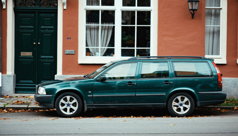 découvrez tous les détails sur la volvo v70 de 1996 : fiche technique complète, analyse de la fiabilité, points forts et conseils pratiques pour réussir votre achat.
